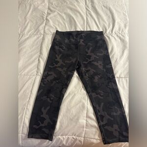 Zyia Active Forest Camo Luxe Hi-Rise Capri 20" size 14-16